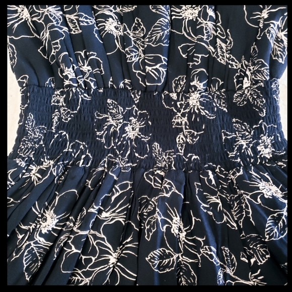 Forever21:Size:S/ Black Dress w/ White Floral - Picture 3 of 6